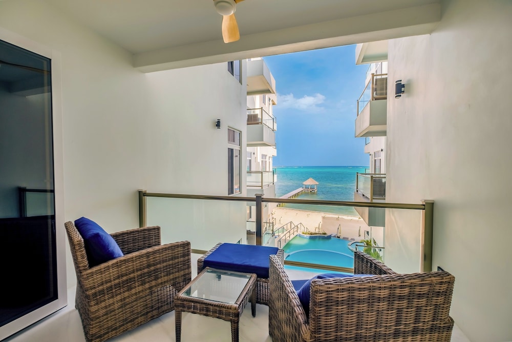 Royal Kahal Beach Resort