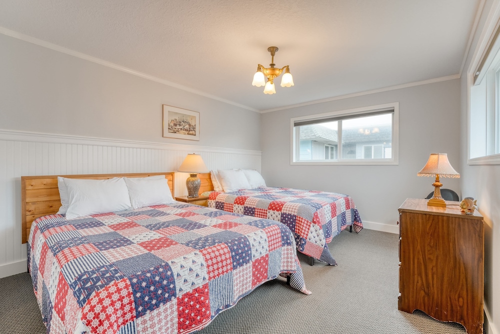 Rock Candy by Avantstay Beachfront, Views, Patio Walk to Rockaway Beach
