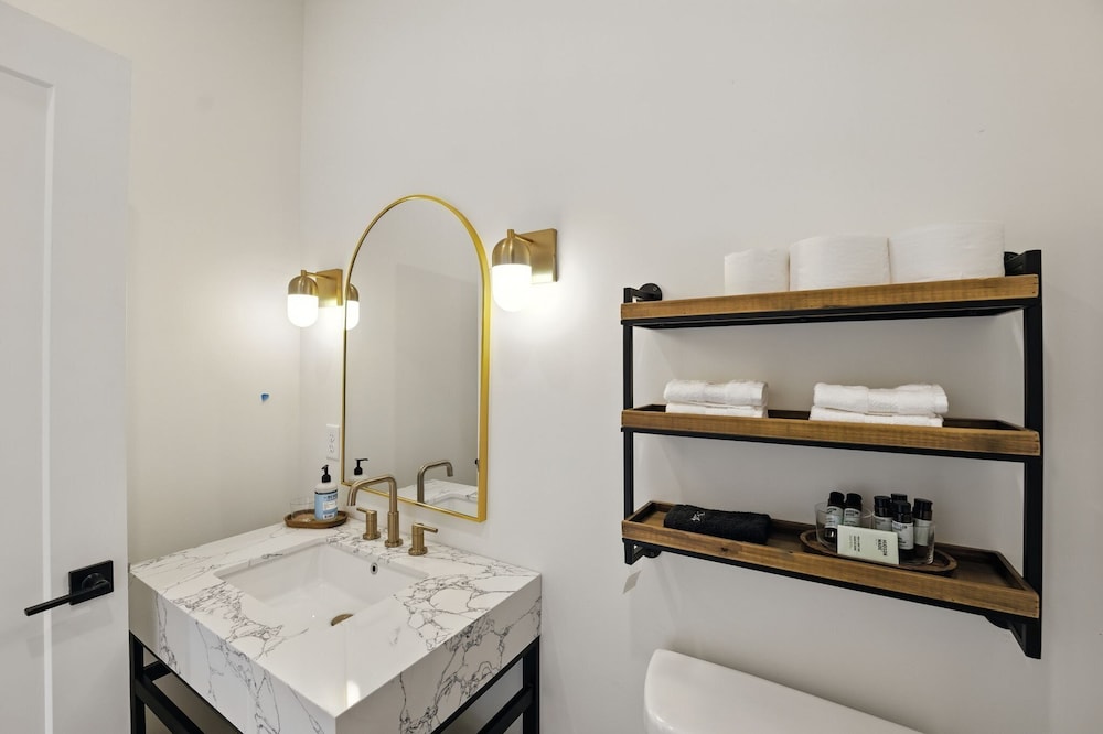500 House - Unit B 2 Bedroom Townhouse