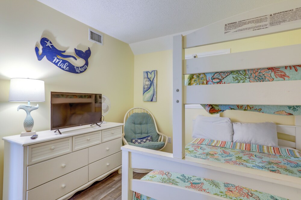 Ocean-view Balcony: Myrtle Beach Resort Condo!