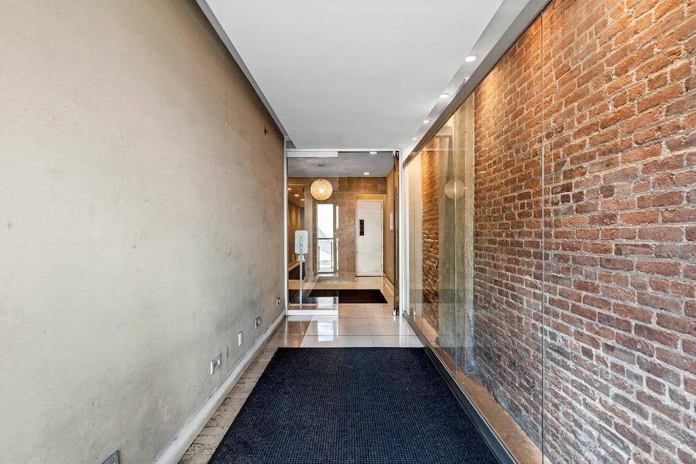 Havemeyer by Rove Travel Duplex Loft w Terrace
