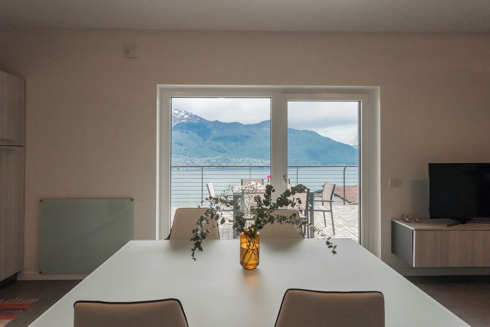 Blooms by the Lake by Rent all Como