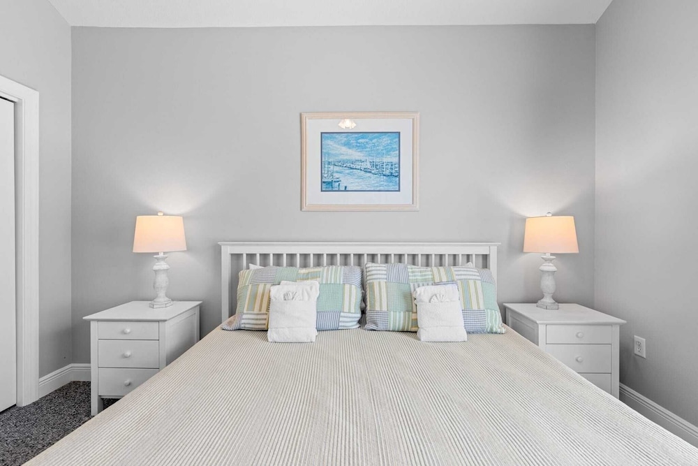 Walk to Santa Rosa Beach Private Pool, Balcony, and Coastal Views
