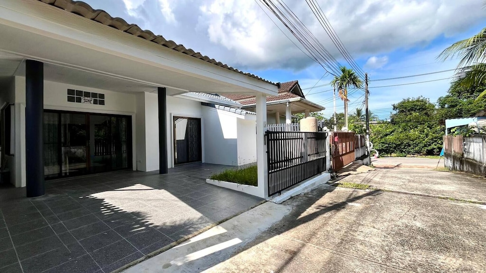 Baiyok Villas Near Kathu Waterfall
