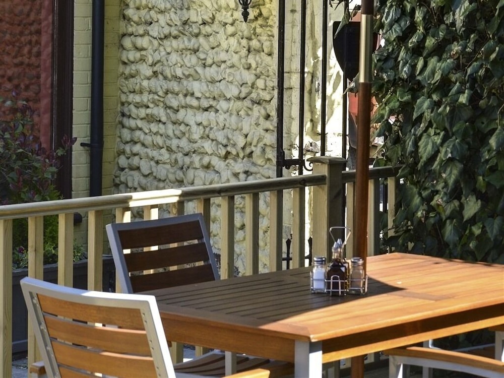 Sudbury Vacations - The Crown Hotel - Property Image 2
