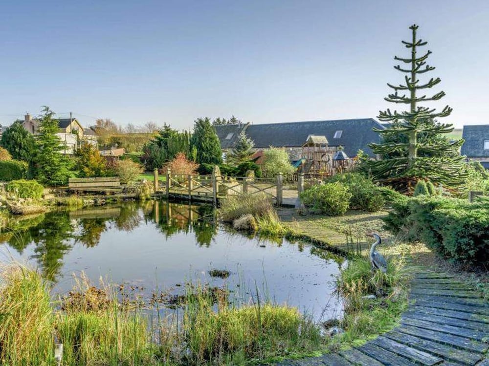 Sleeps 10 - Hot tub - Pool Table - Play Park