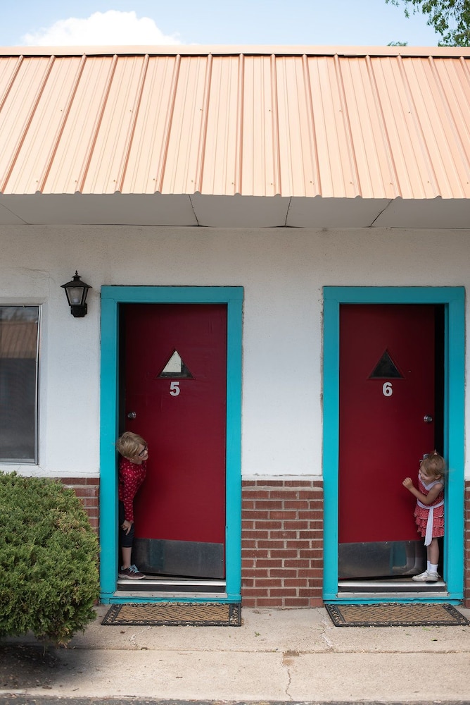 Circle R Motel