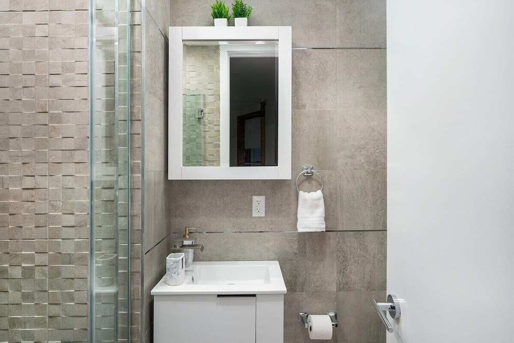 48 Midtown West Apt