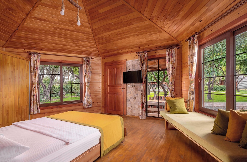 Mandarin Bungalow
