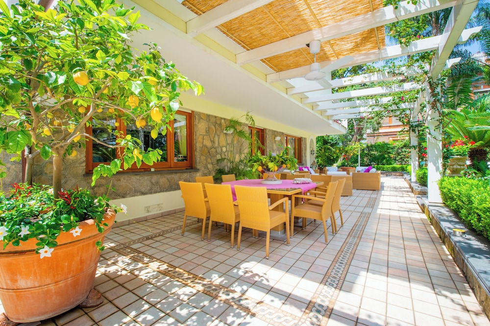 Villa In Sorrento Center | Gardens & Outdoor Space