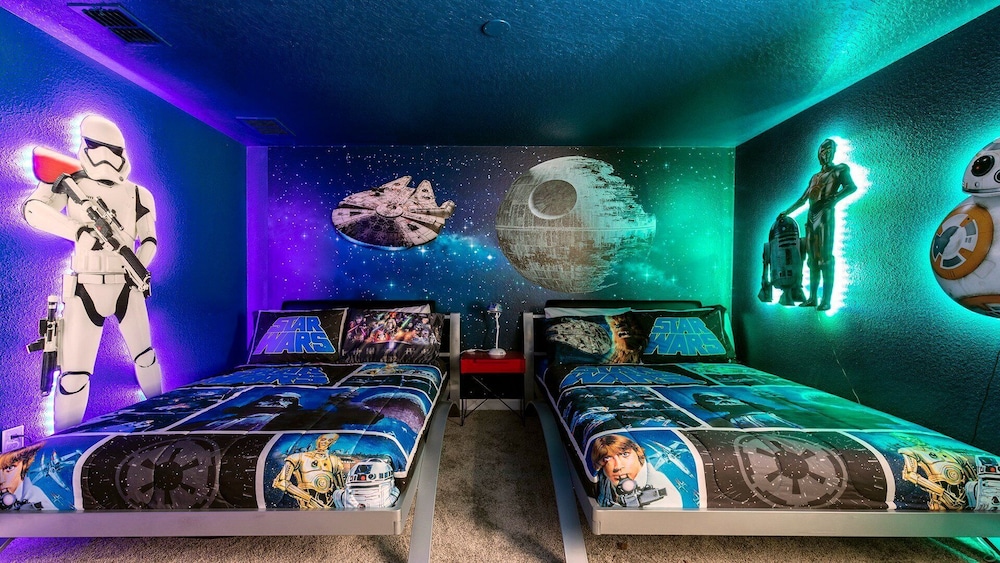 Enchanting Moana & Hogwarts Rooms Close to Parks