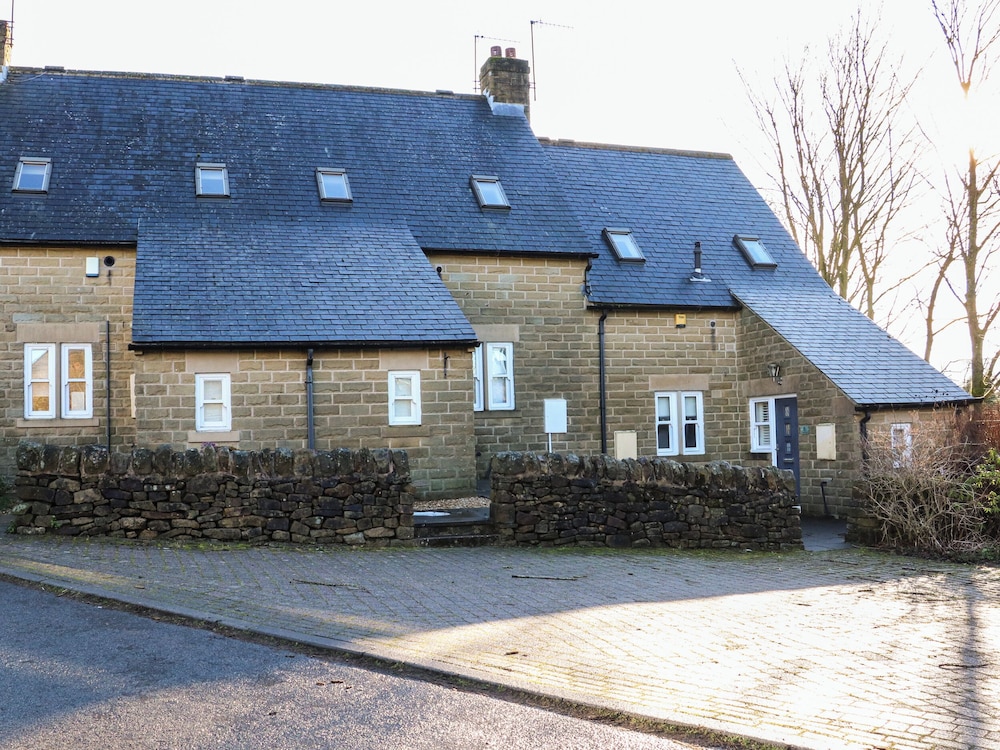 6 Fidlers Close