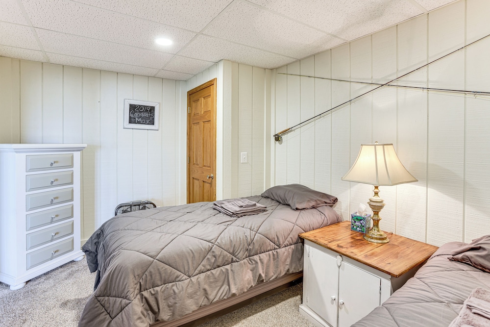 Waterfront Home on Duck Lake: 8 Mi to State Park!