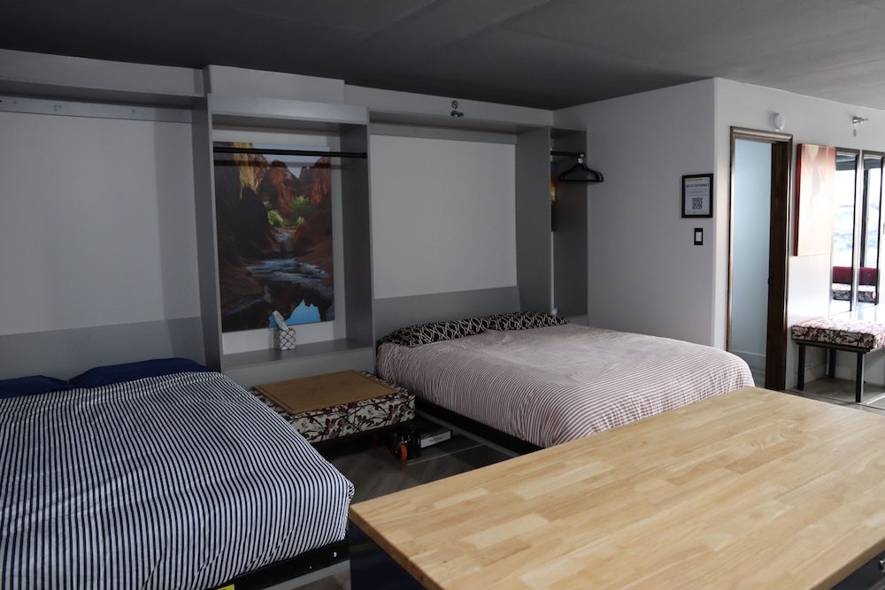 LVStripHouse Condos Sleeps up to 14