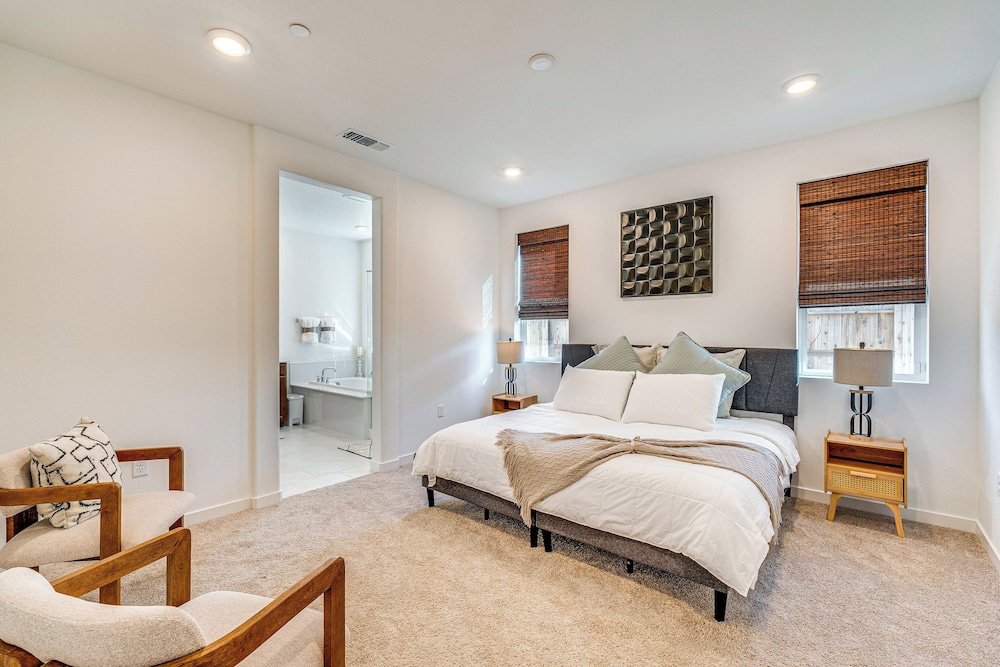 15 Mi to Dtwn Sacramento: Newly Built Home!