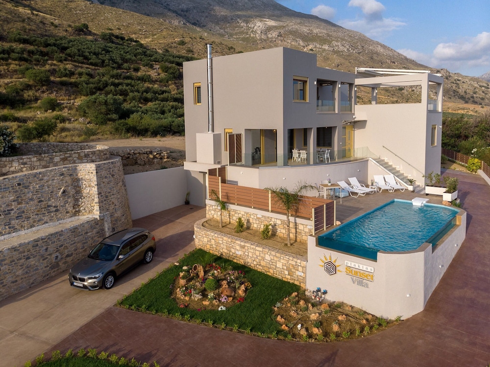 Villa in Mariou Near Plakias Beach