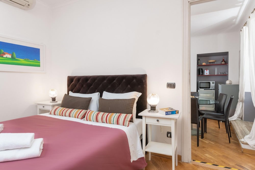 Corso in Roma With 3 Bedrooms and 3 Bathrooms