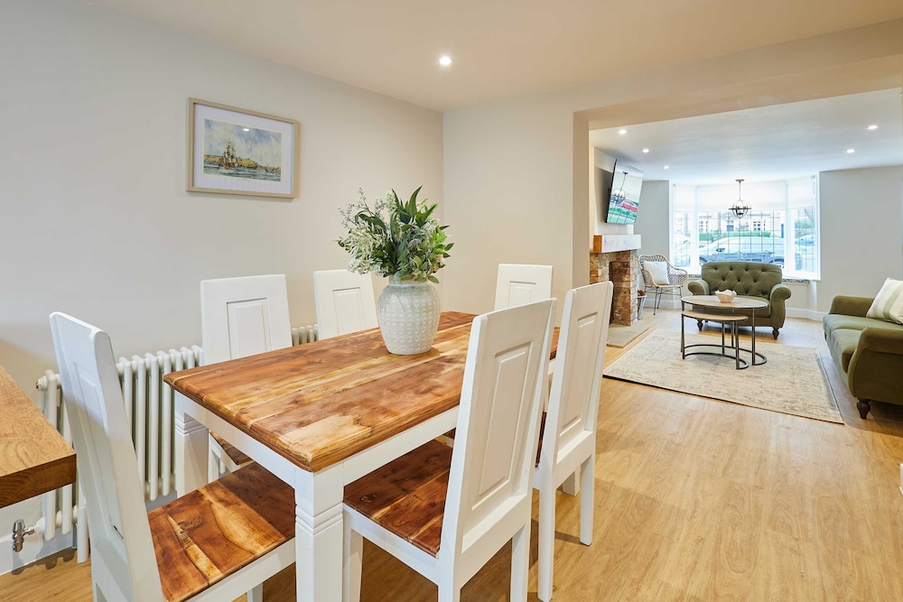 Host Stay Ginger Bread Cottage