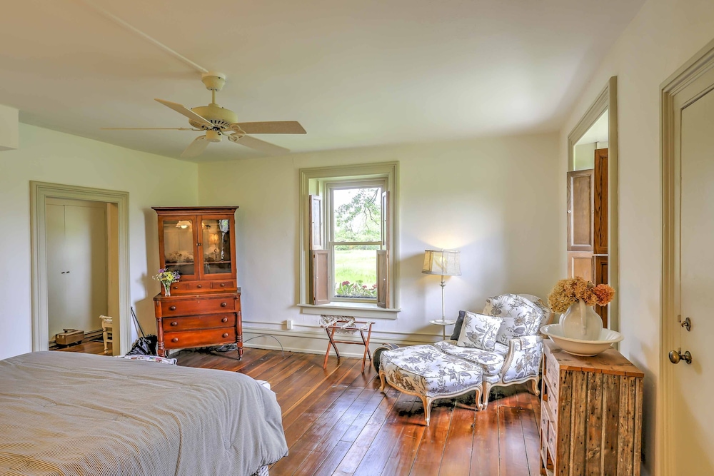 Historic Ottawa Lake House: Deck, Barn + 96 Acres! view 5