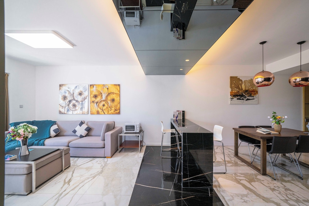 Tyms 2BR 1BA Apt Xujiahui Metro