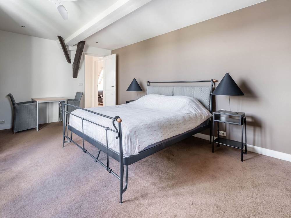 Spacious Holiday Home De Pauwenhof view 3