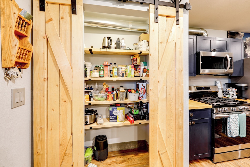 Walk to Dtwn: Dog-friendly Retreat in Fairbanks!
