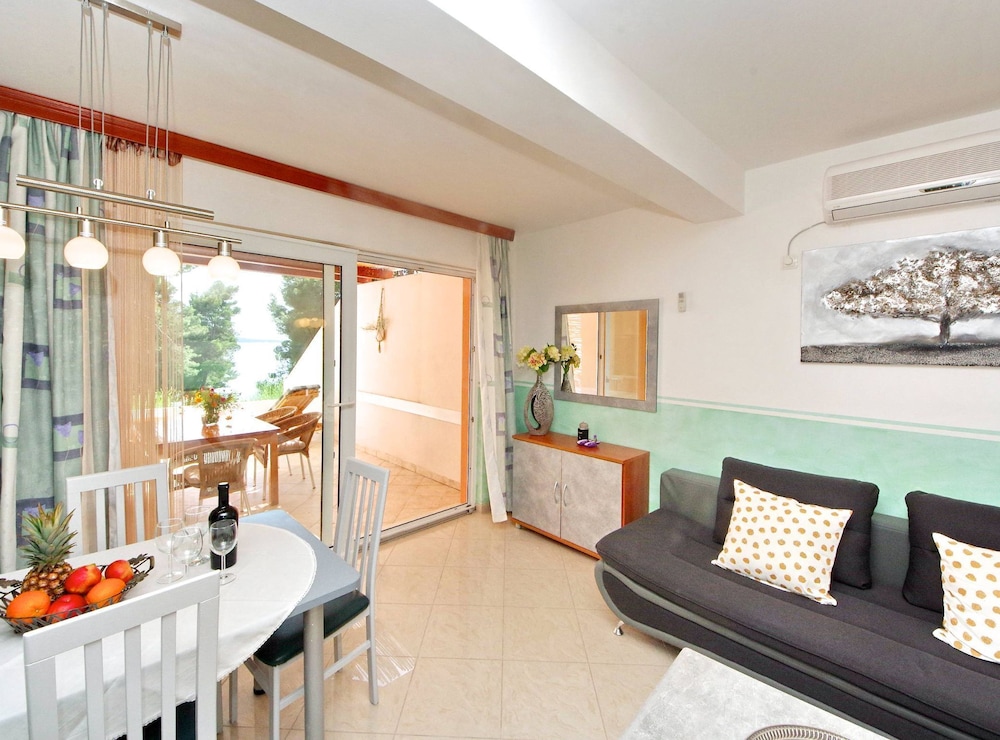 Seafront Apartments Deveron