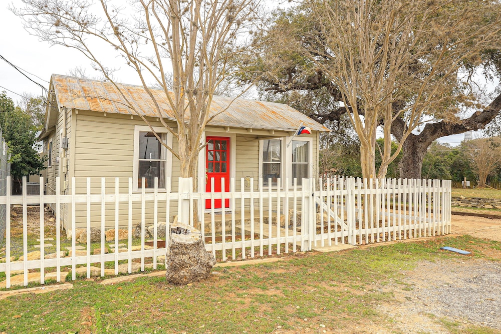 Walk to Main Street: Cottage w/ Deck in Bandera!