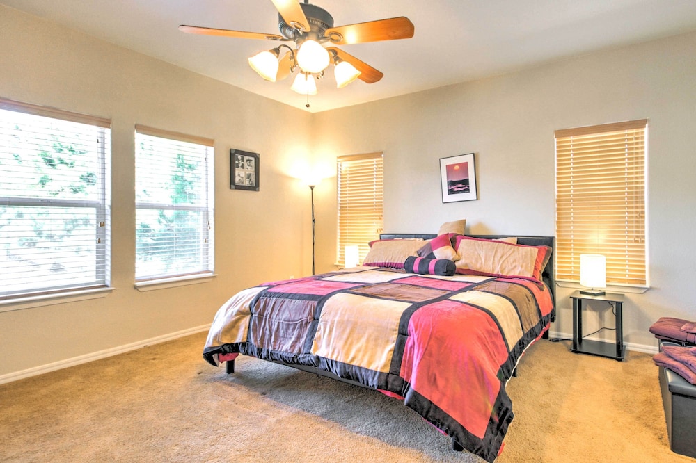 Beautiful Kanab Home w/ Yard - Walk to Restaurants view 4