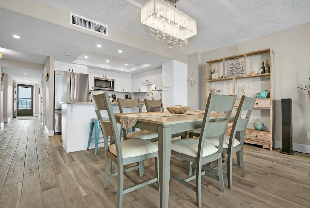 Oceanfront Pool Beach Gear Tennis Smart TVs