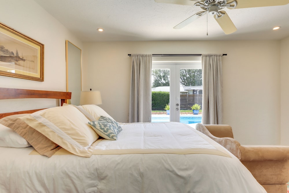 Poolside Oasis 6 Mi to Beaches: Sarasota Hideaway!