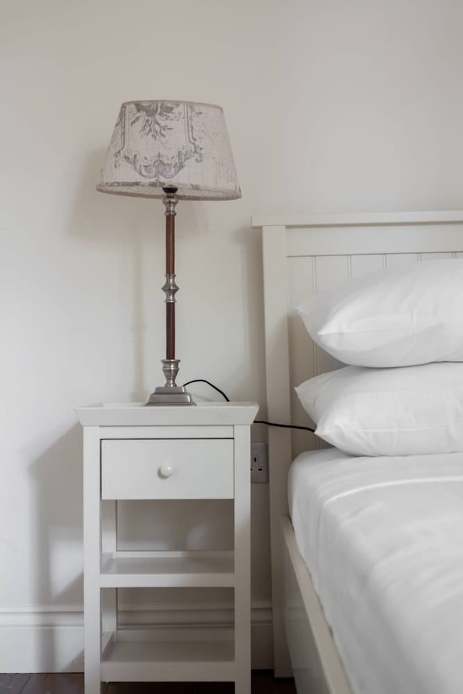 Cathcart Road IV by Onefinestay
