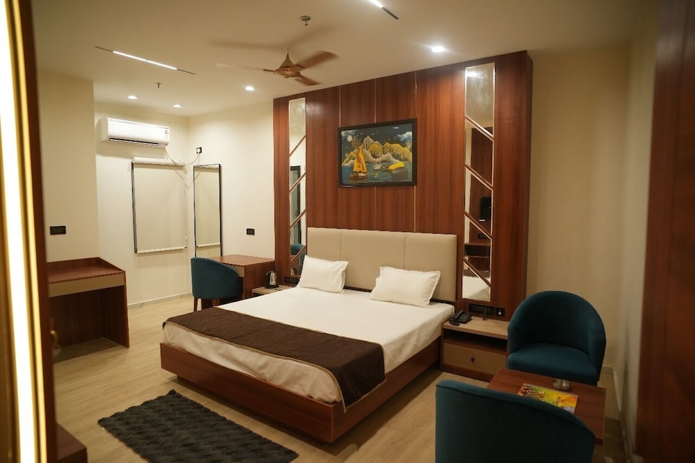 Hotel Devki Inn