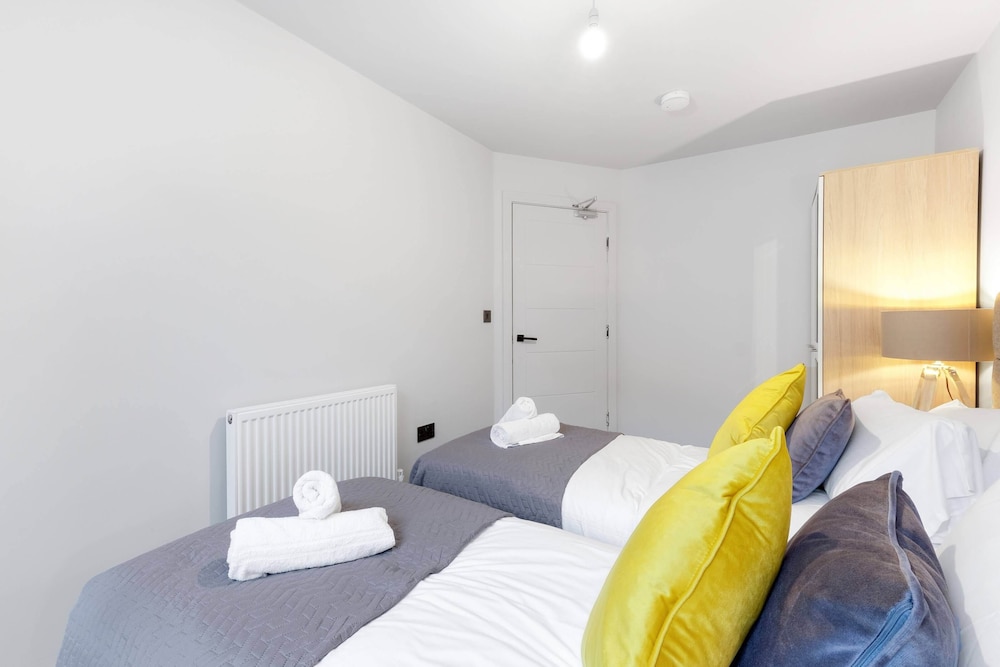 MK Walker Ave 1 bed Apartment view 3