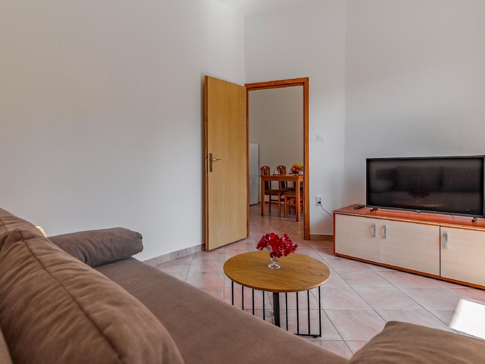 Inviting Apartment in Banjole near Veruda Lighthouse view 5