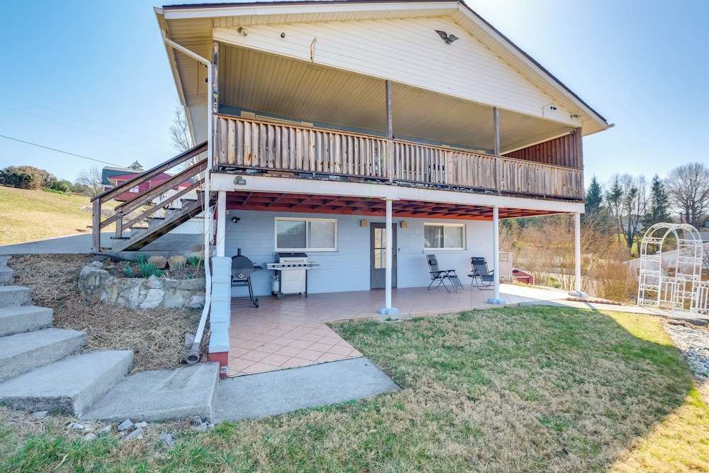 Lake Views & Private Dock: Radford Retreat!
