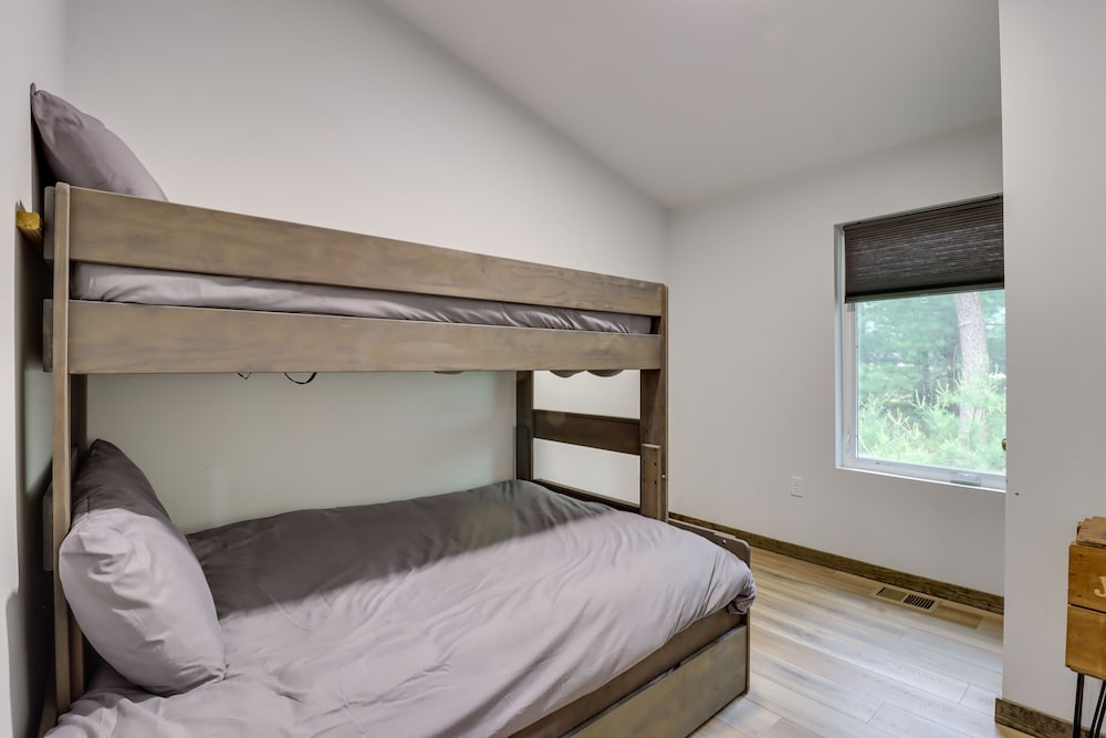 Scranton Vacations - Lake Harmony Resort Home w/ Deck - 4 Mi to Skiing! - Property Image 5