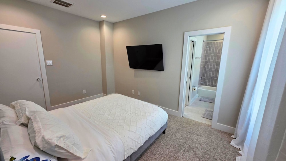 North Houston Comfort 3BR Near Downtown IAH