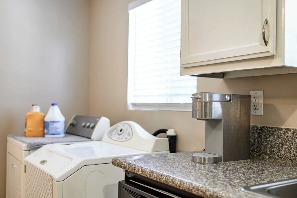 Modern Family Home w Full Amenities & Near ONT
