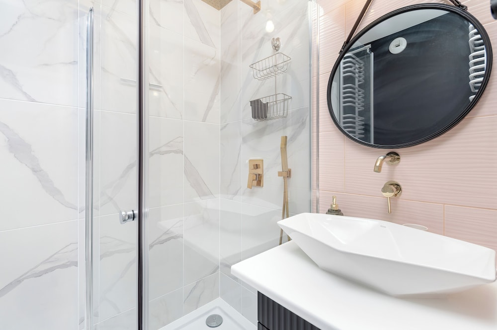 Elegant Apartment Rzeszów by Renters