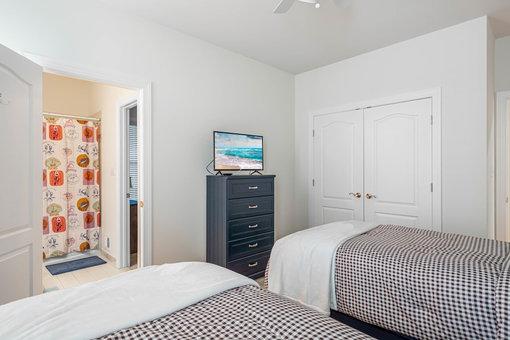 Wild Air Getaway For 12!