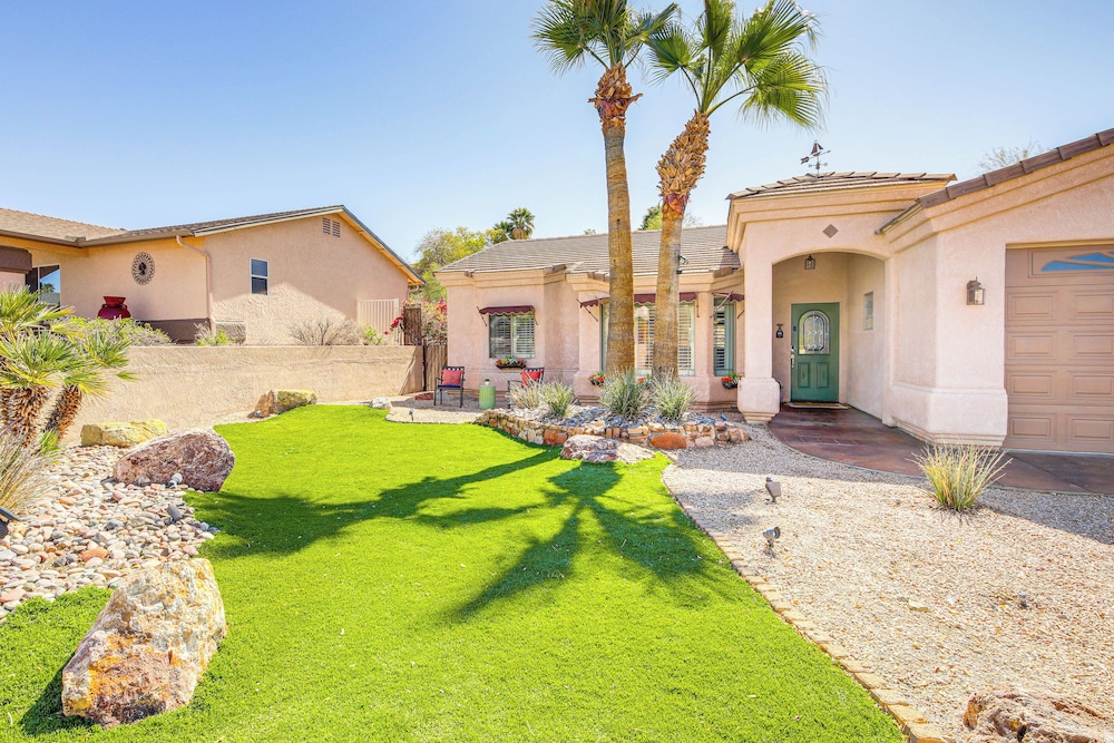 2 Mi to Lake Havasu: Poolside Paradise!