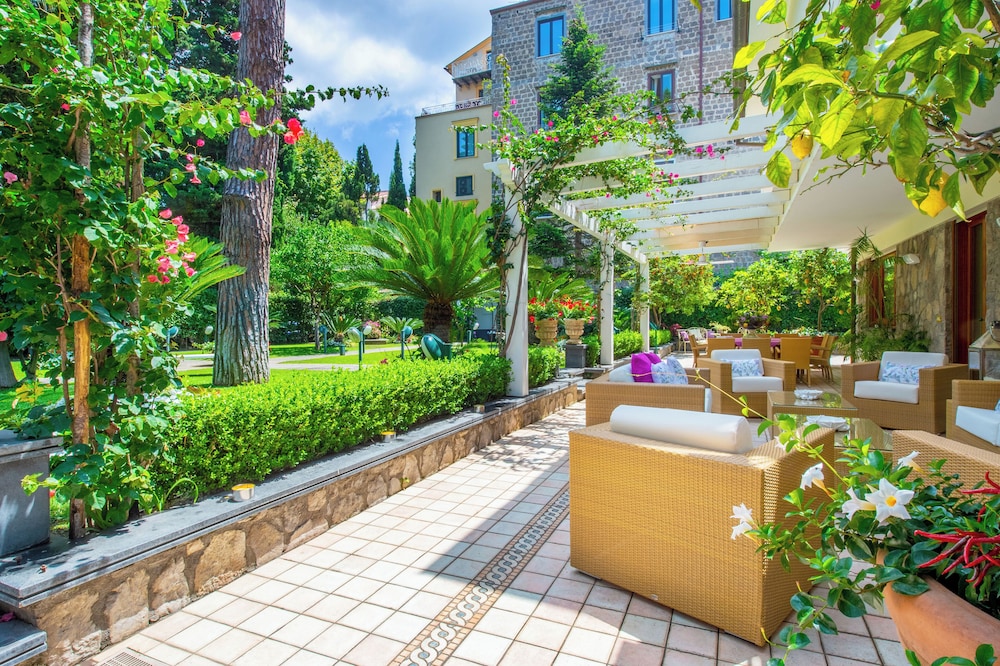Villa In Sorrento Center | Gardens & Outdoor Space