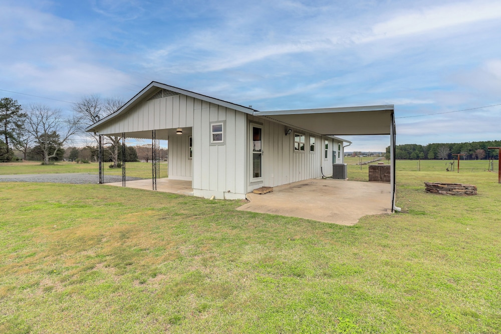 Historic Greers Ferry Home < 2 Mi to Shiloh Marina view 5