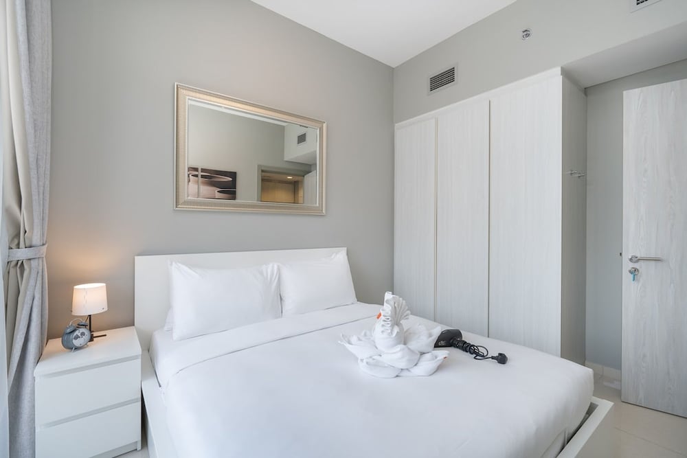 Stylish 1-bedroom Apartment With Stunning Canal Views at Business Bay