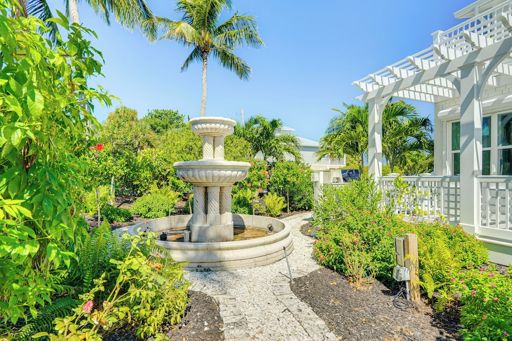 Luxe Pine Island Living: Historic Old Florida Gem!