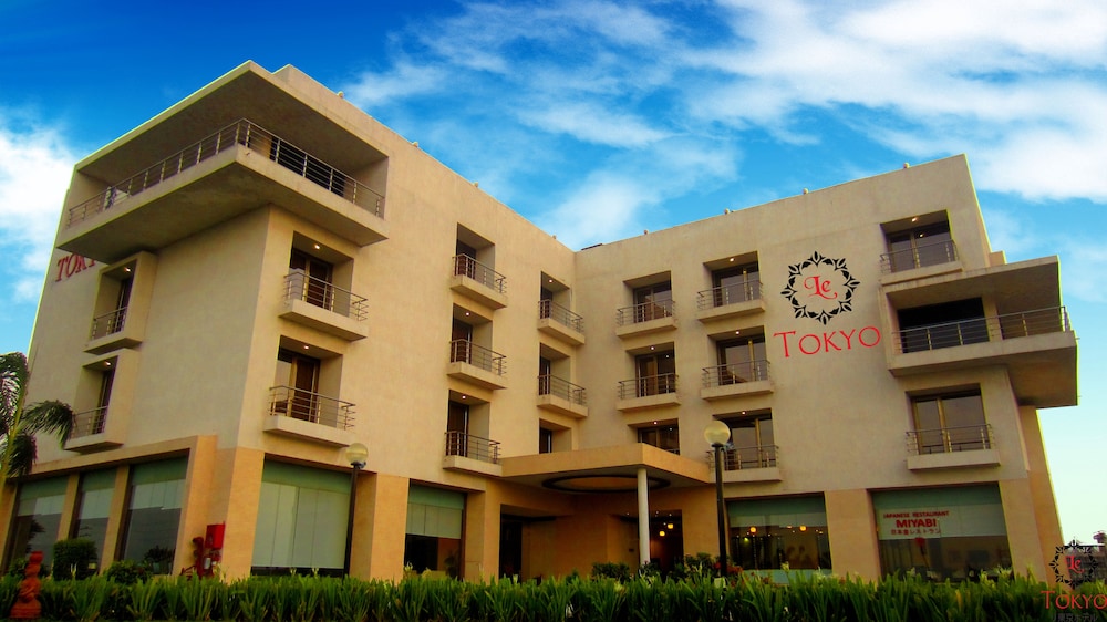 Le Tokyo Hotel Sanand