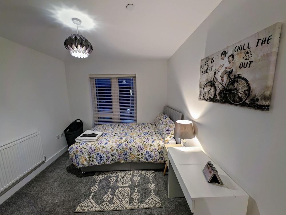Charming 4-bed House in Newport, photo 4