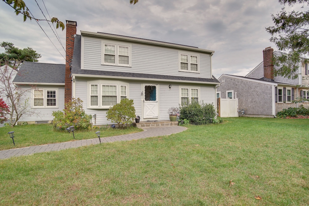 1 Mi to Windmill Beach: South Yarmouth Apt!