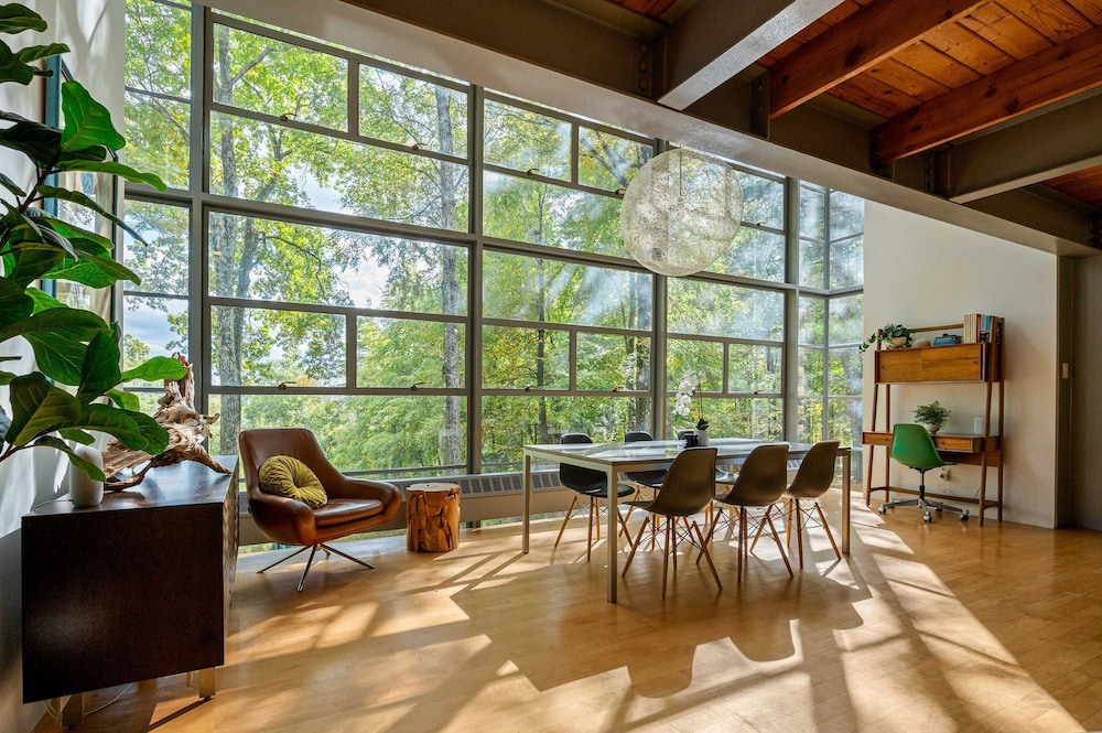 Epic Architectural Masterpiece w Views hot tub